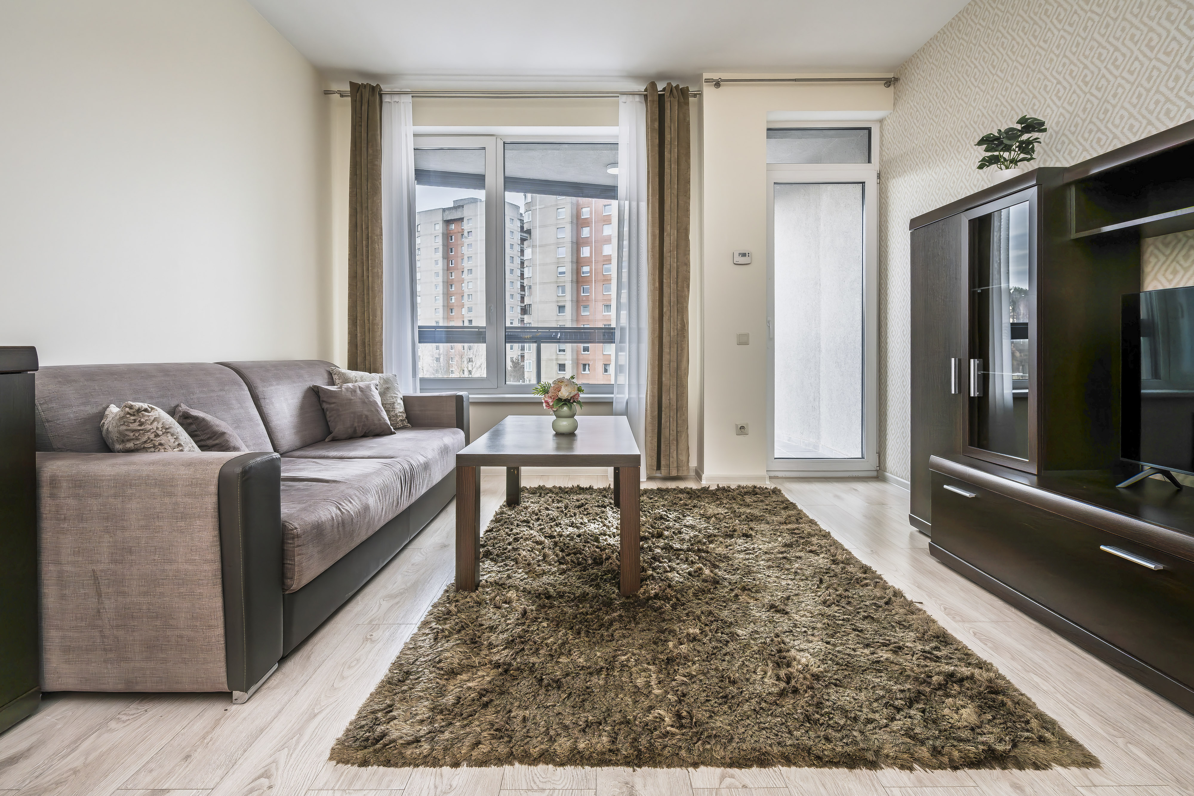 Vilniaus m., Ateities g.  56 m² ploto butas